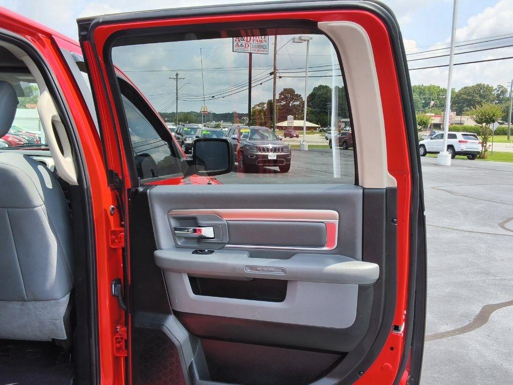 RAM 1500 Classic SLT 4x2 Crew Cab 6'4" Box 2019