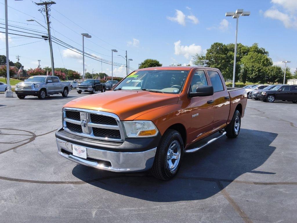 Dodge Ram 1500 2WD Crew Cab 140.5" ST 2010