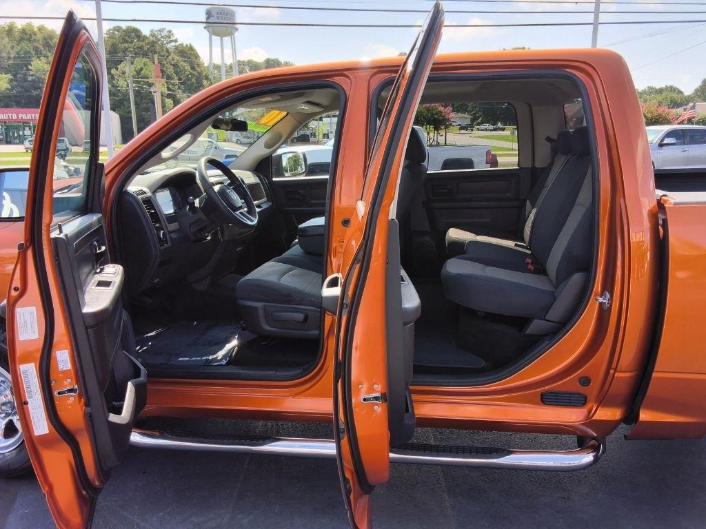 Dodge Ram 1500 2WD Crew Cab 140.5" ST 2010