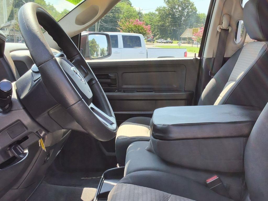 Dodge Ram 1500 2WD Crew Cab 140.5" ST 2010
