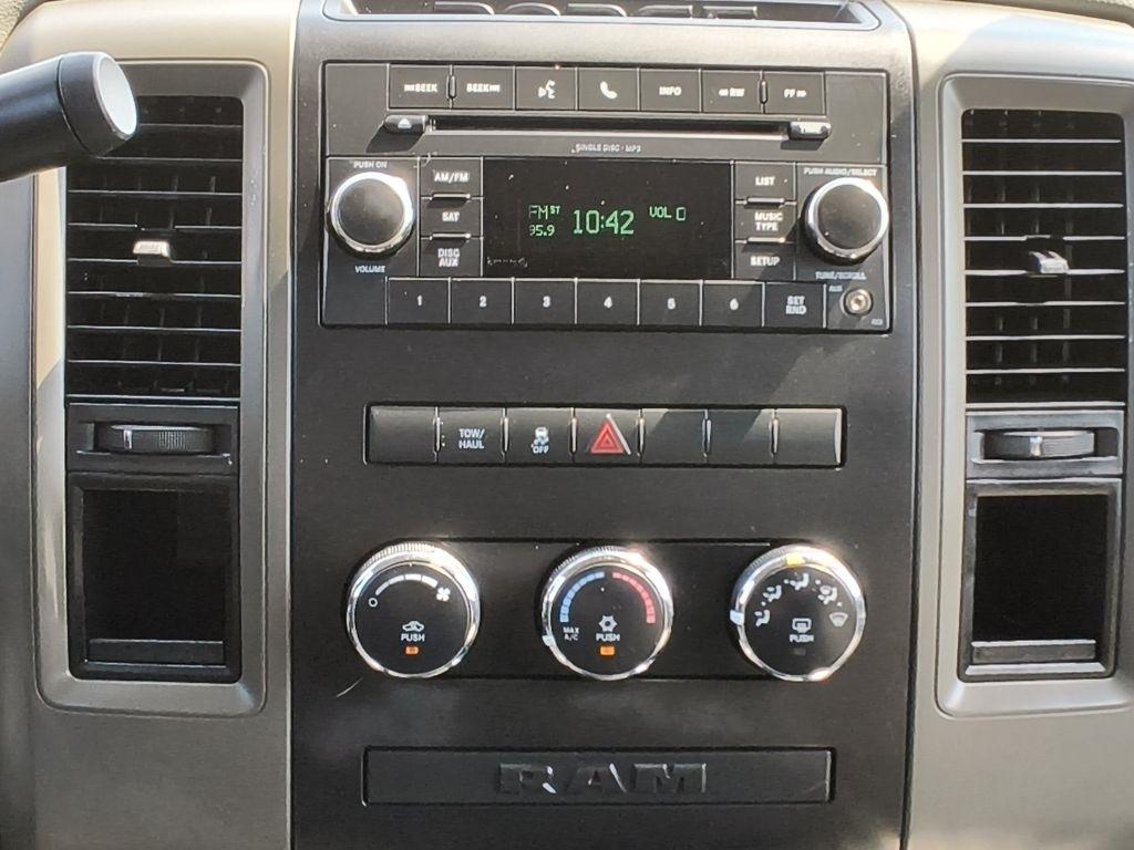 Dodge Ram 1500 2WD Crew Cab 140.5" ST 2010