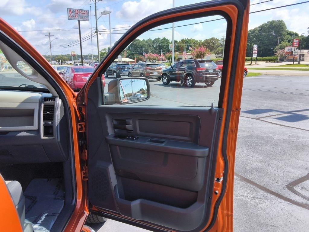 Dodge Ram 1500 2WD Crew Cab 140.5" ST 2010