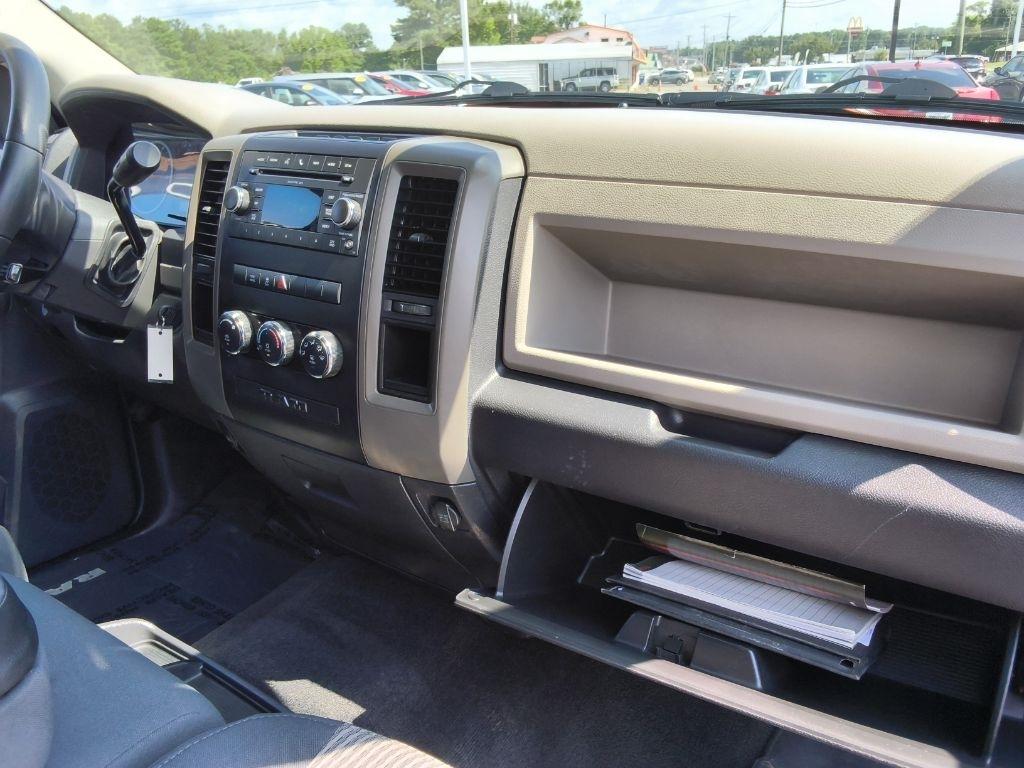 Dodge Ram 1500 2WD Crew Cab 140.5" ST 2010
