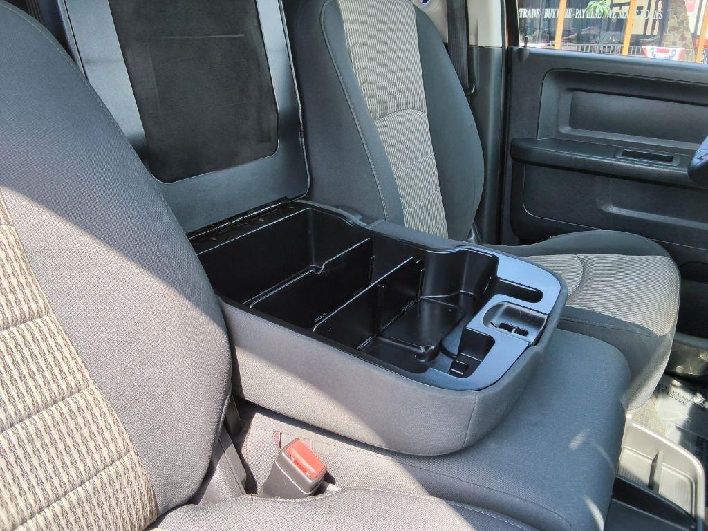 Dodge Ram 1500 2WD Crew Cab 140.5" ST 2010