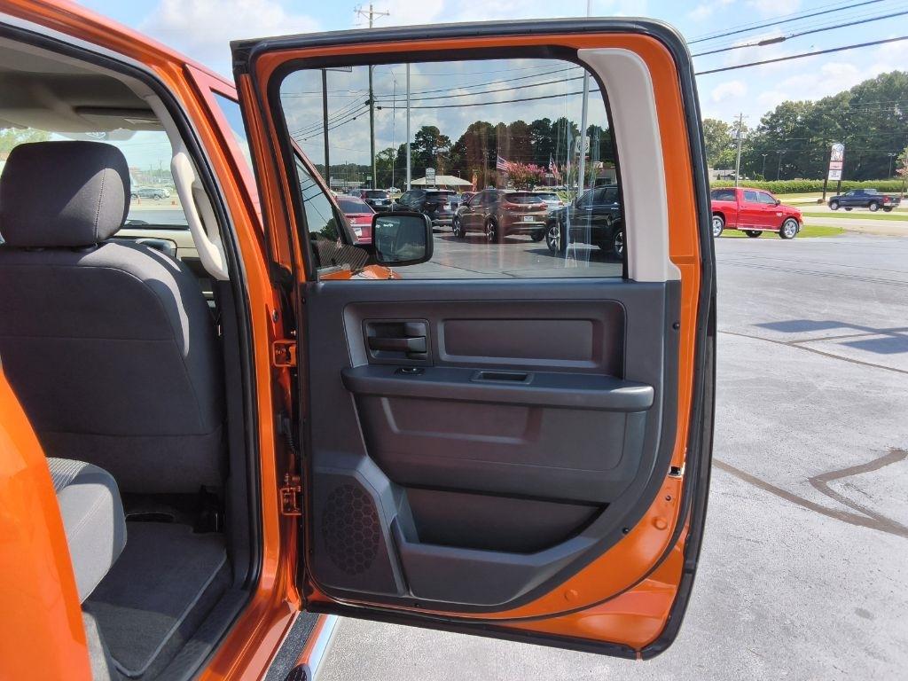 Dodge Ram 1500 2WD Crew Cab 140.5" ST 2010