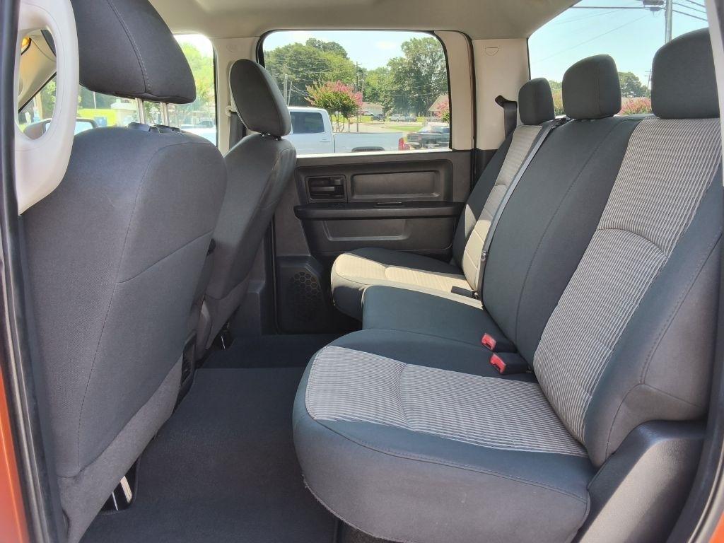 Dodge Ram 1500 2WD Crew Cab 140.5" ST 2010
