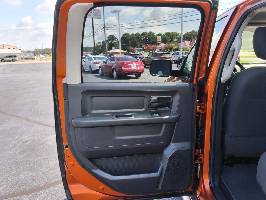 Dodge Ram 1500 2WD Crew Cab 140.5" ST 2010