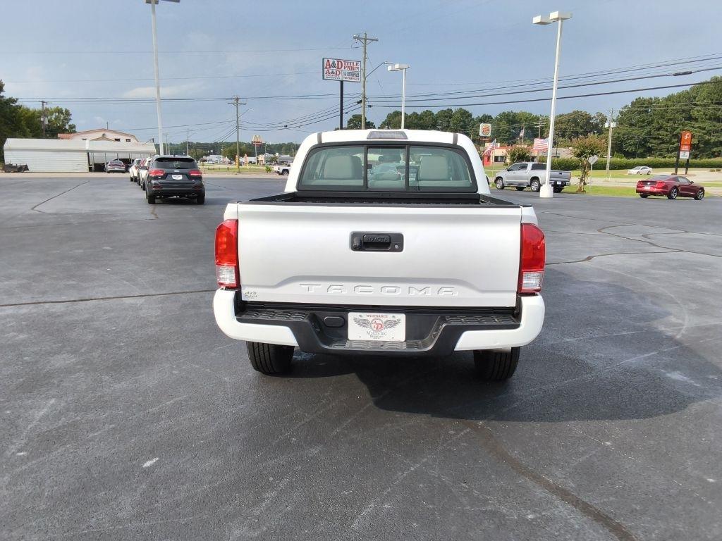 Toyota Tacoma SR5 Double Cab 5' Bed I4 4x2 AT (Natl) 2017