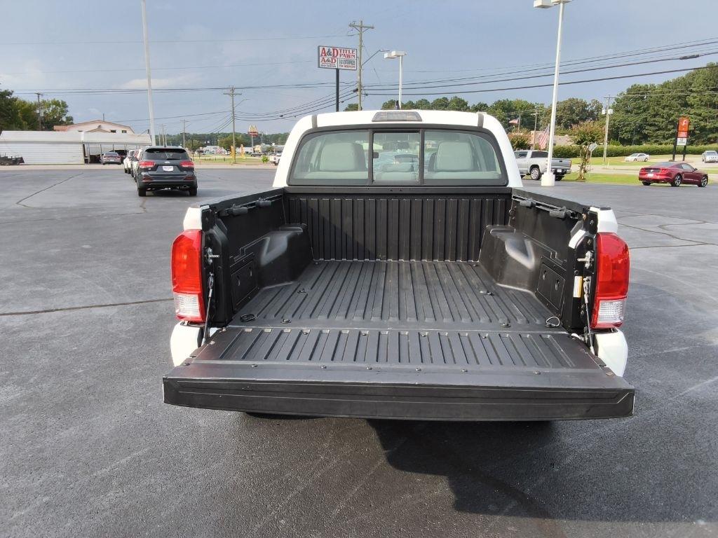 Toyota Tacoma SR5 Double Cab 5' Bed I4 4x2 AT (Natl) 2017
