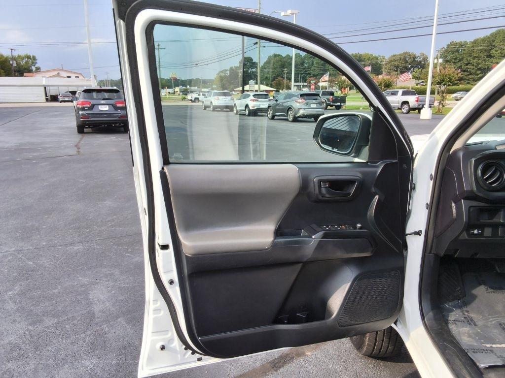 Toyota Tacoma SR5 Double Cab 5' Bed I4 4x2 AT (Natl) 2017