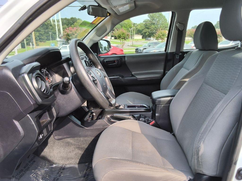 Toyota Tacoma SR5 Double Cab 5' Bed I4 4x2 AT (Natl) 2017
