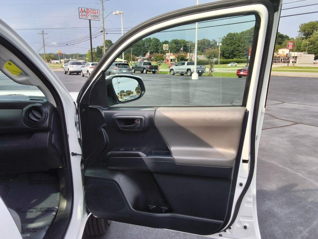 Toyota Tacoma SR5 Double Cab 5' Bed I4 4x2 AT (Natl) 2017
