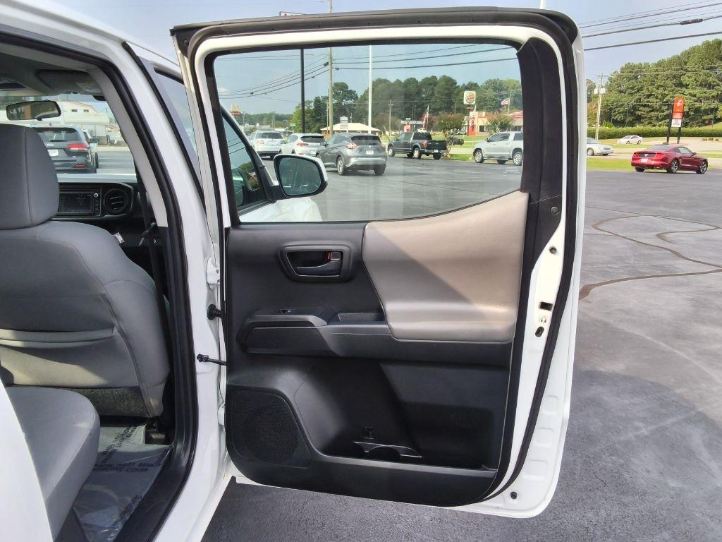 Toyota Tacoma SR5 Double Cab 5' Bed I4 4x2 AT (Natl) 2017