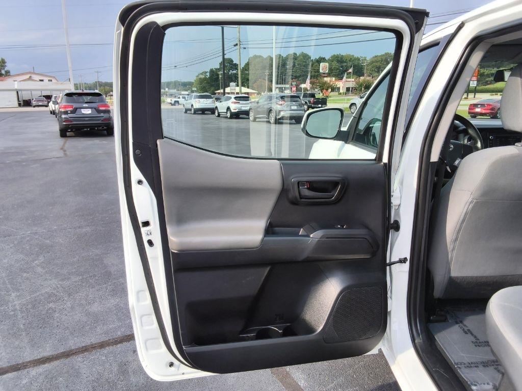 Toyota Tacoma SR5 Double Cab 5' Bed I4 4x2 AT (Natl) 2017