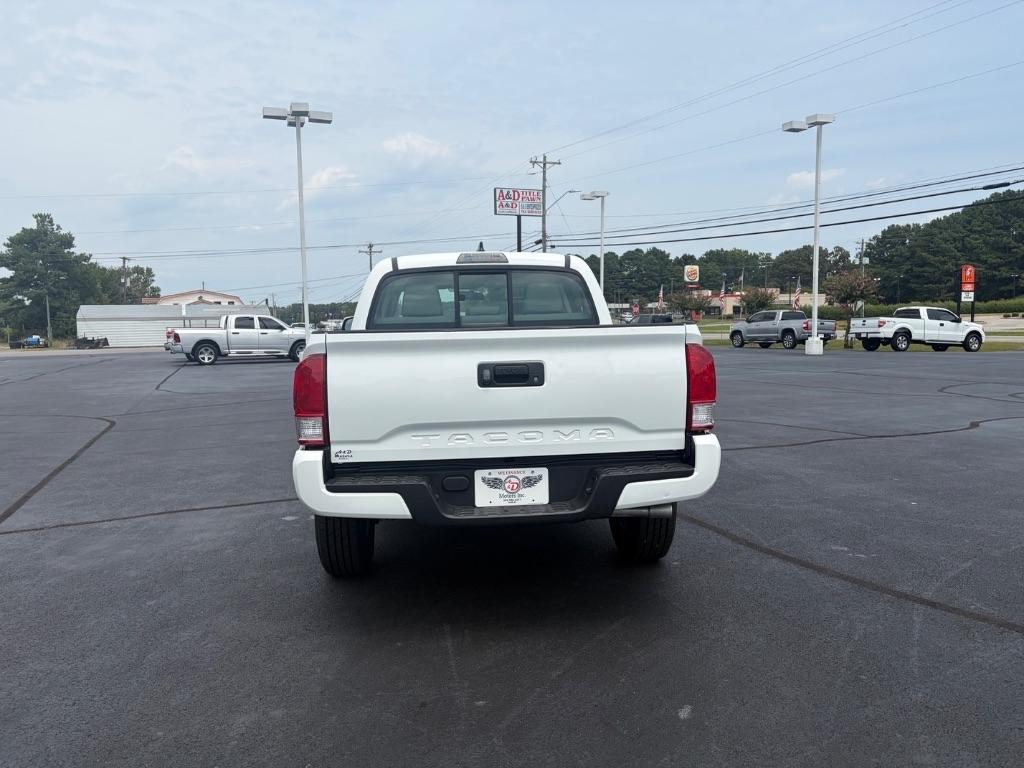 Toyota Tacoma SR5 Double Cab 5' Bed I4 4x2 AT (Natl) 2017