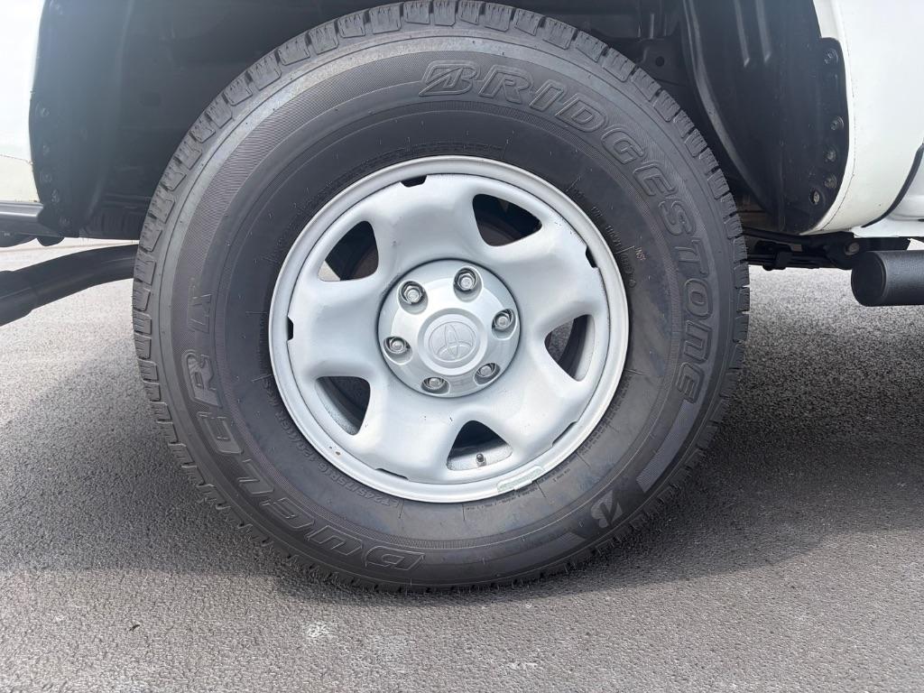 Toyota Tacoma SR5 Double Cab 5' Bed I4 4x2 AT (Natl) 2017
