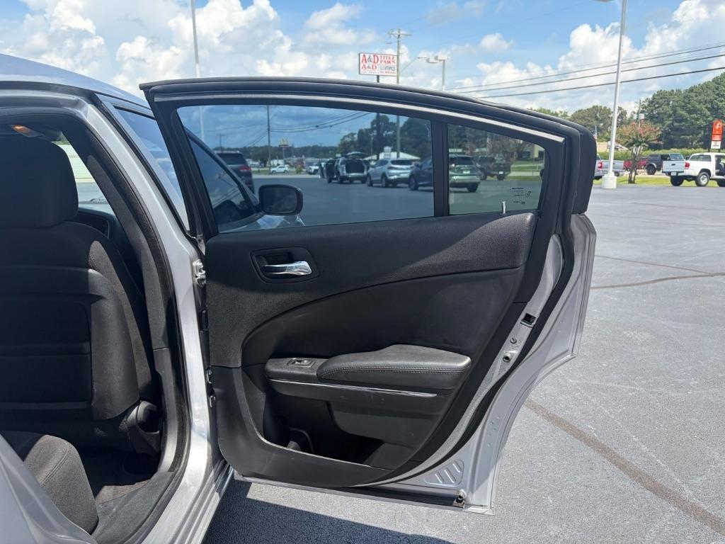 Dodge Charger 4dr Sdn SE RWD 2013
