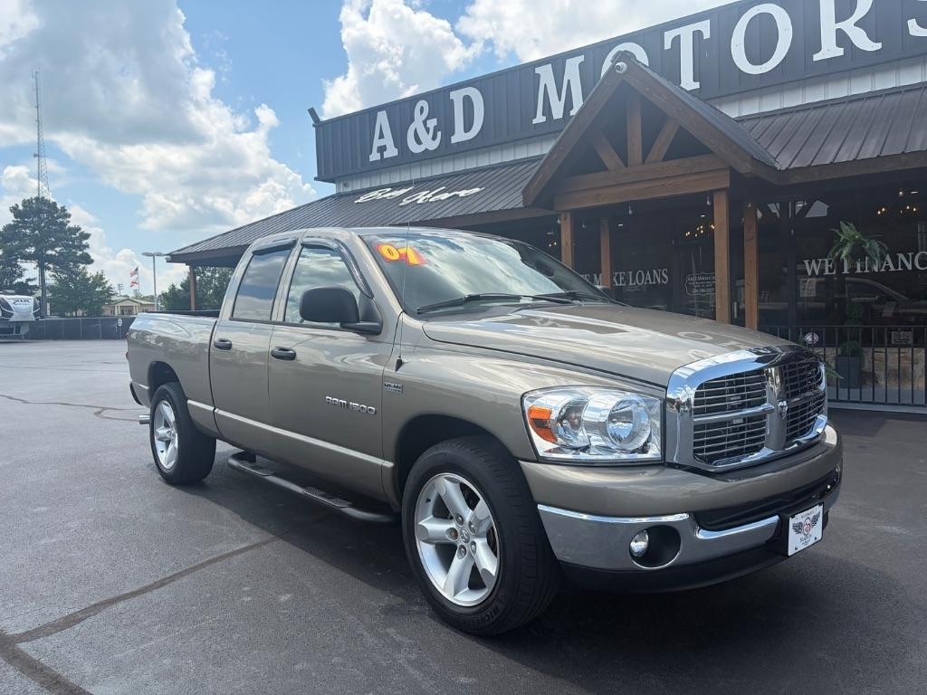 Dodge Ram 1500 2WD Quad Cab 140.5" SLT 2007