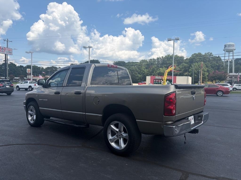 Dodge Ram 1500 2WD Quad Cab 140.5" SLT 2007
