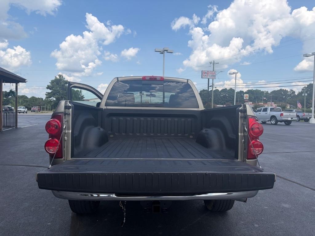 Dodge Ram 1500 2WD Quad Cab 140.5" SLT 2007