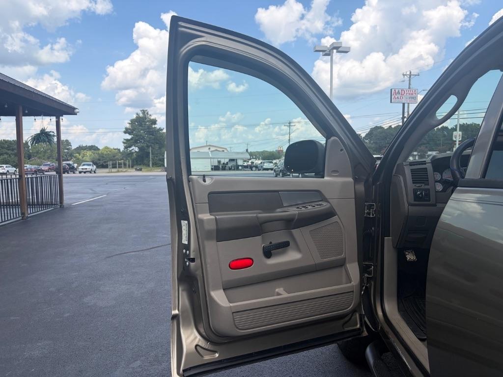 Dodge Ram 1500 2WD Quad Cab 140.5" SLT 2007
