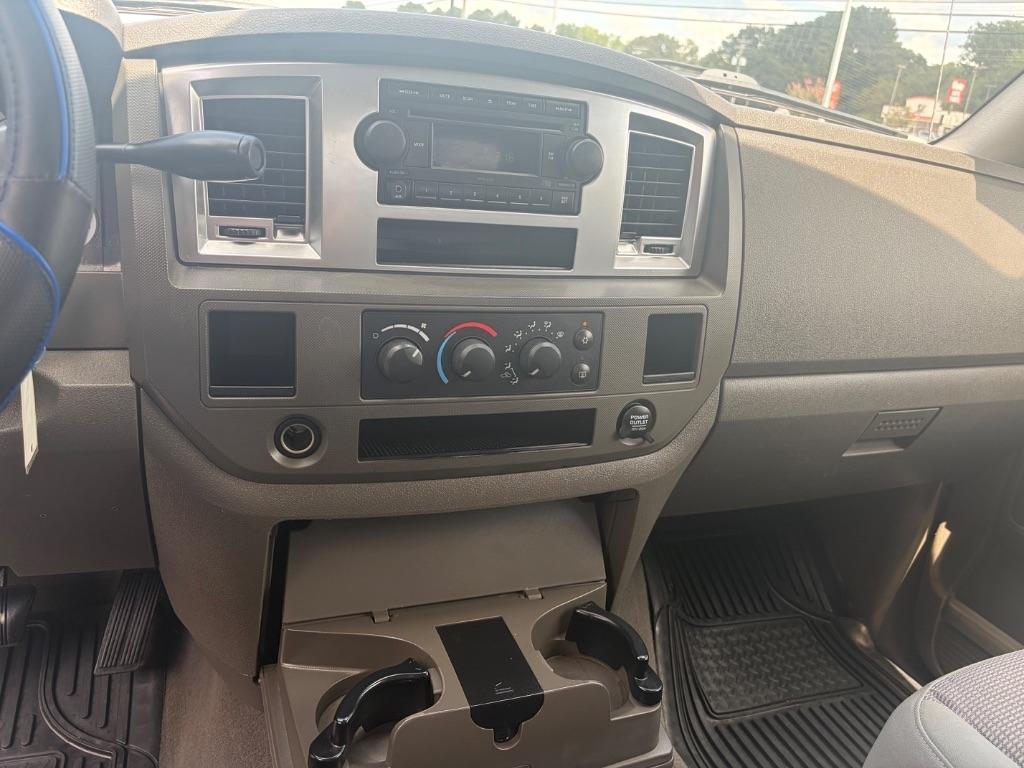 Dodge Ram 1500 2WD Quad Cab 140.5" SLT 2007