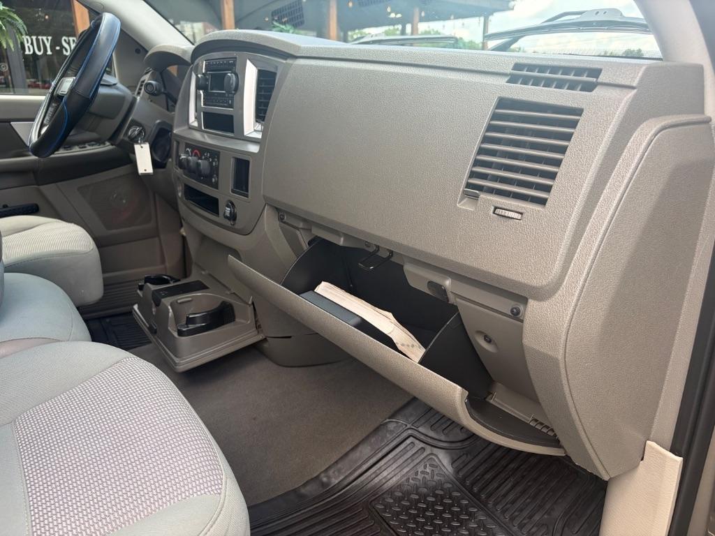 Dodge Ram 1500 2WD Quad Cab 140.5" SLT 2007