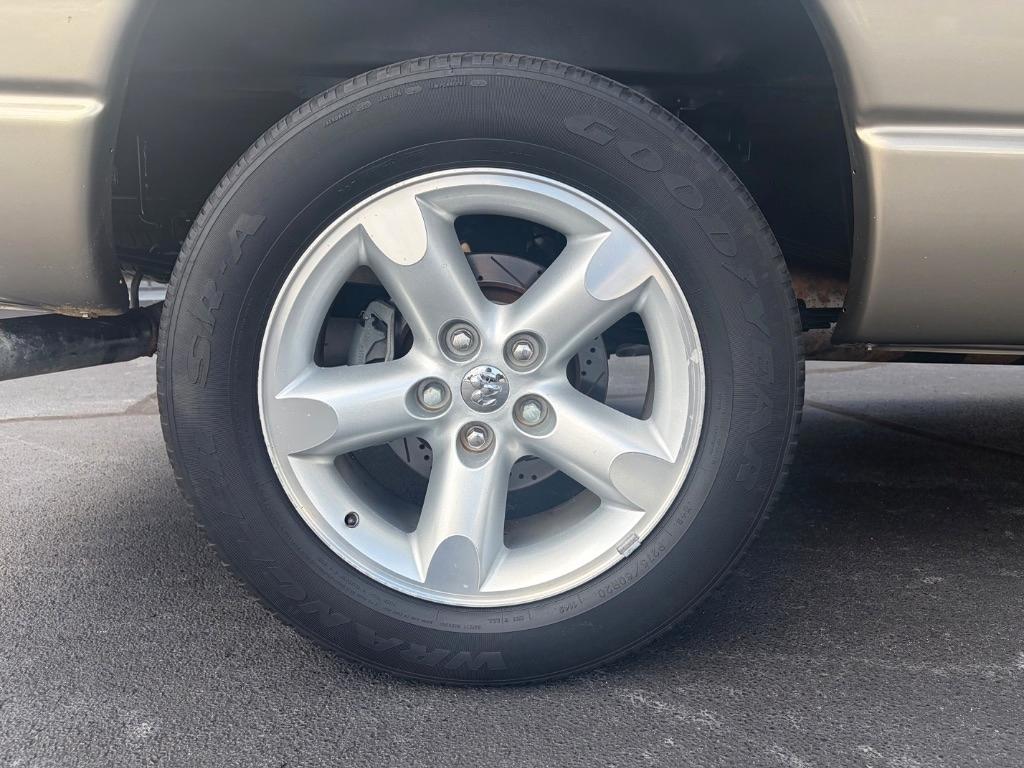 Dodge Ram 1500 2WD Quad Cab 140.5" SLT 2007