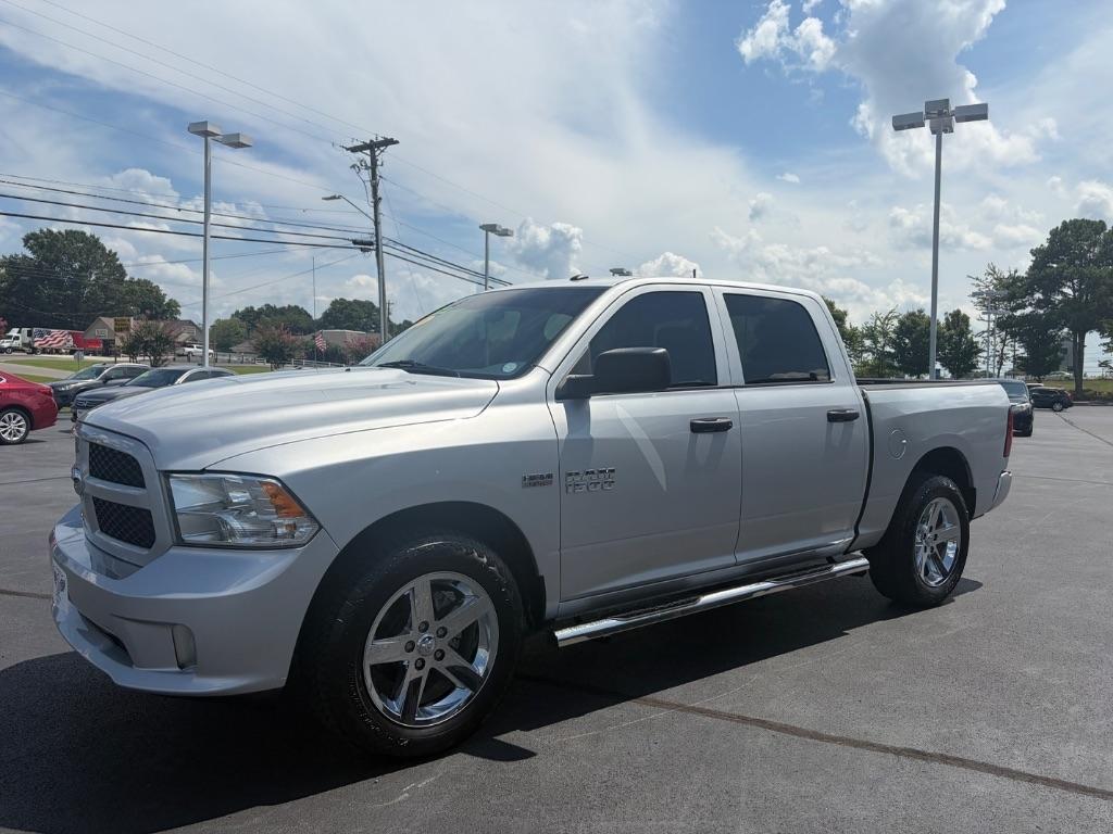 RAM 1500 Express 4x2 Crew Cab 5'7" Box 2018