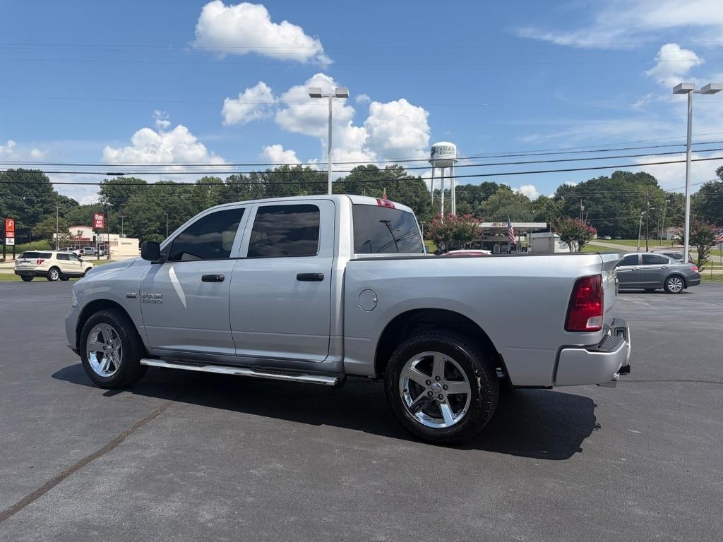 RAM 1500 Express 4x2 Crew Cab 5'7" Box 2018
