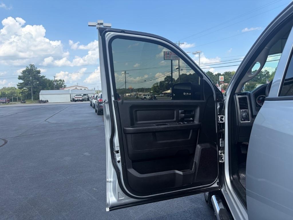 RAM 1500 Express 4x2 Crew Cab 5'7" Box 2018