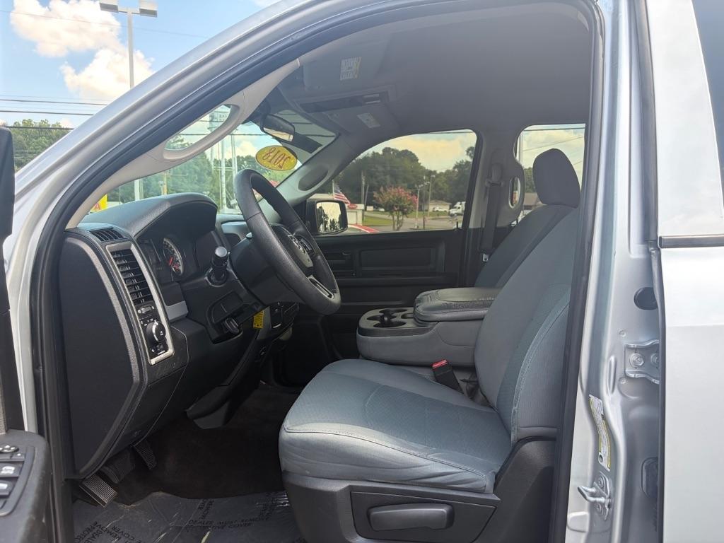 RAM 1500 Express 4x2 Crew Cab 5'7" Box 2018