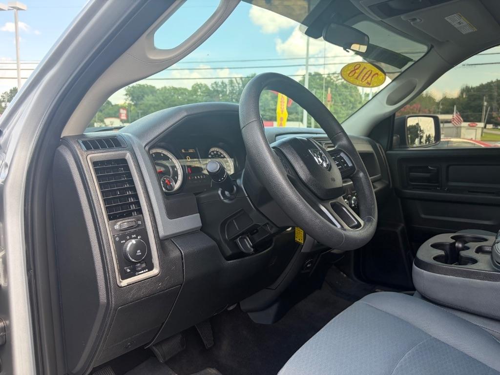 RAM 1500 Express 4x2 Crew Cab 5'7" Box 2018