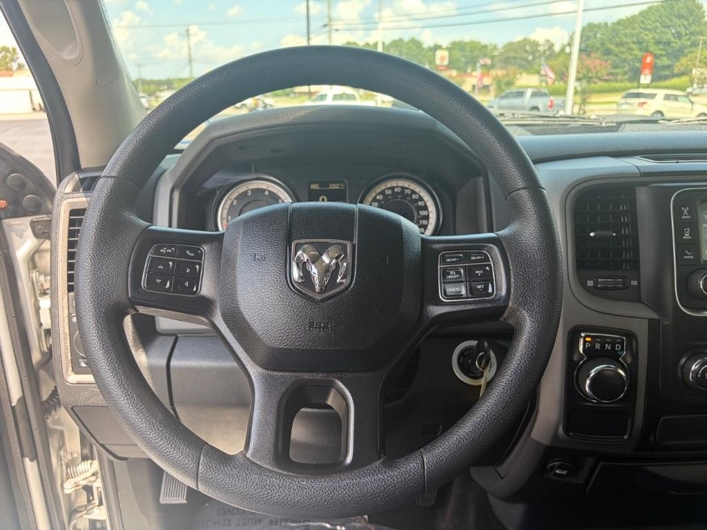 RAM 1500 Express 4x2 Crew Cab 5'7" Box 2018