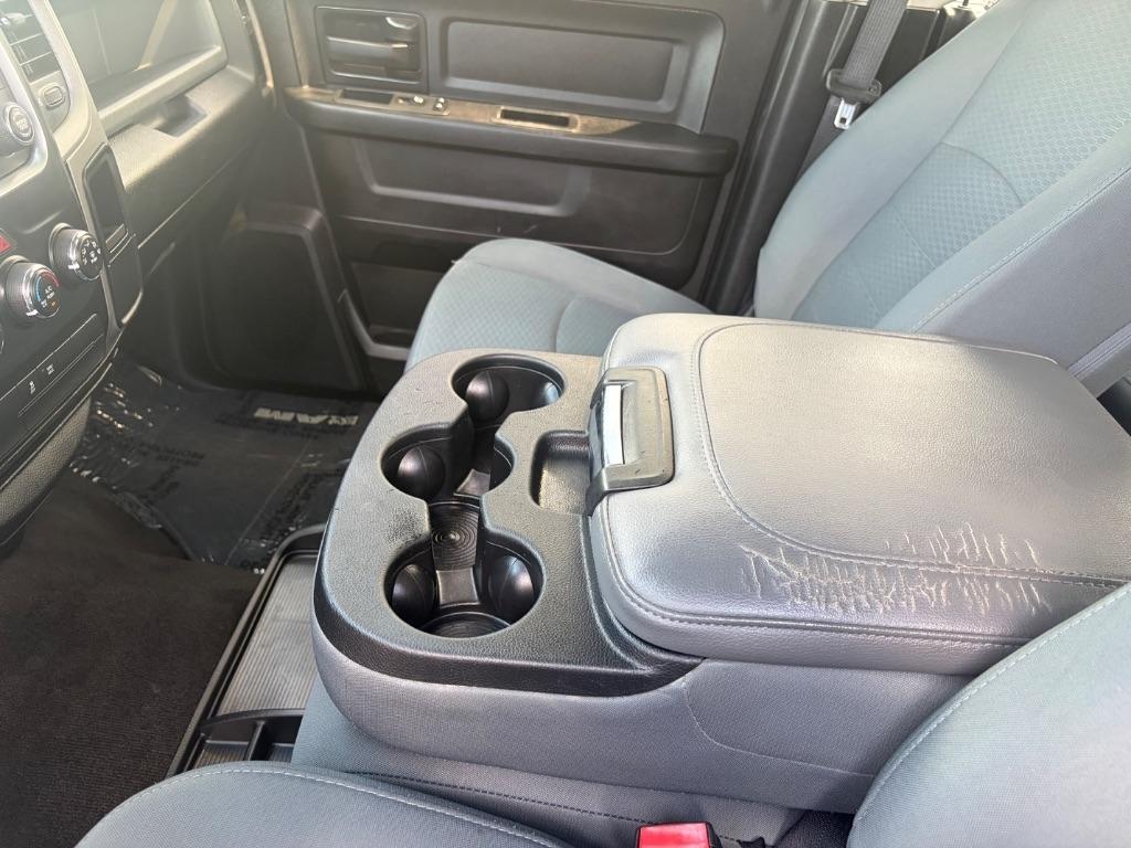 RAM 1500 Express 4x2 Crew Cab 5'7" Box 2018