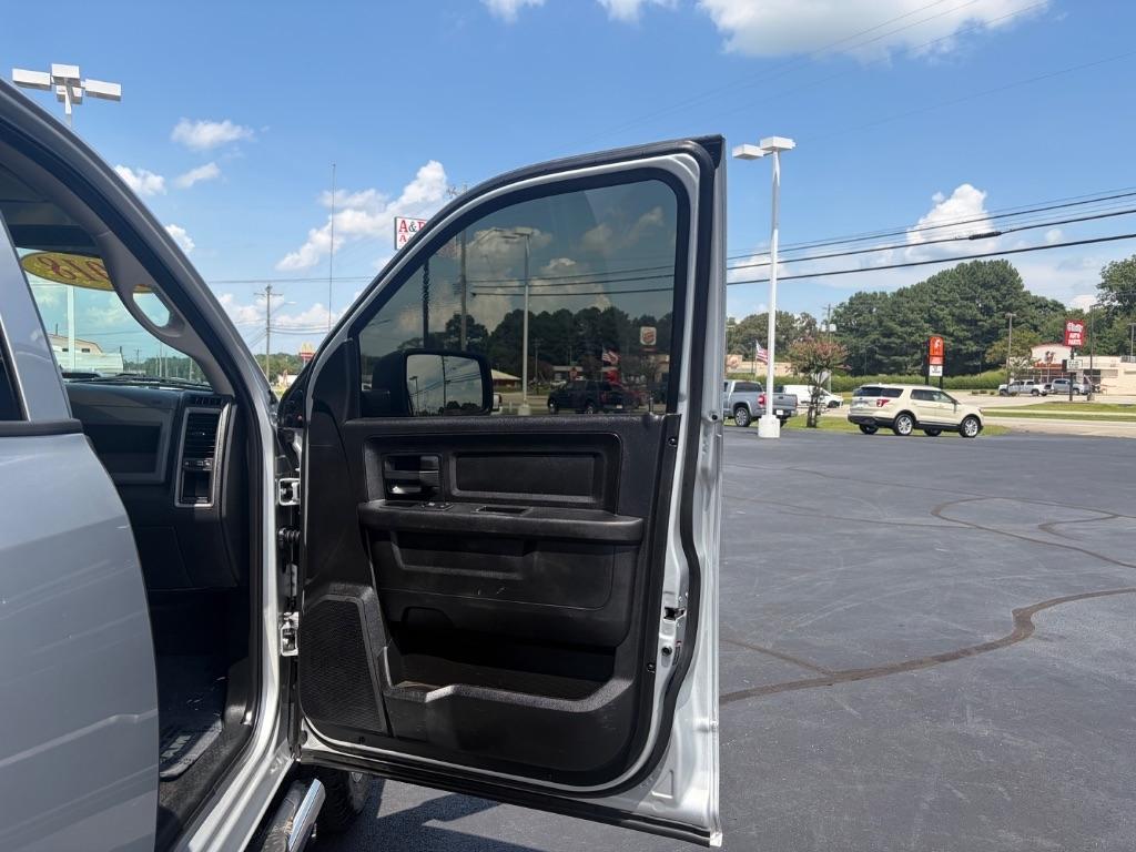 RAM 1500 Express 4x2 Crew Cab 5'7" Box 2018