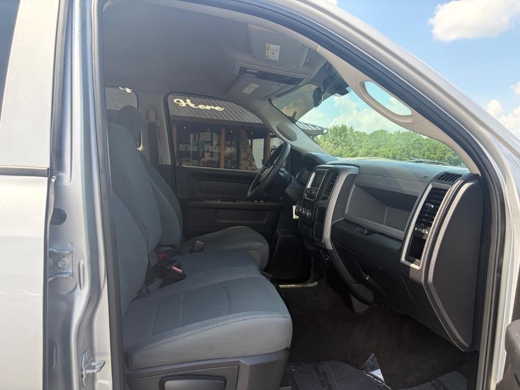 RAM 1500 Express 4x2 Crew Cab 5'7" Box 2018