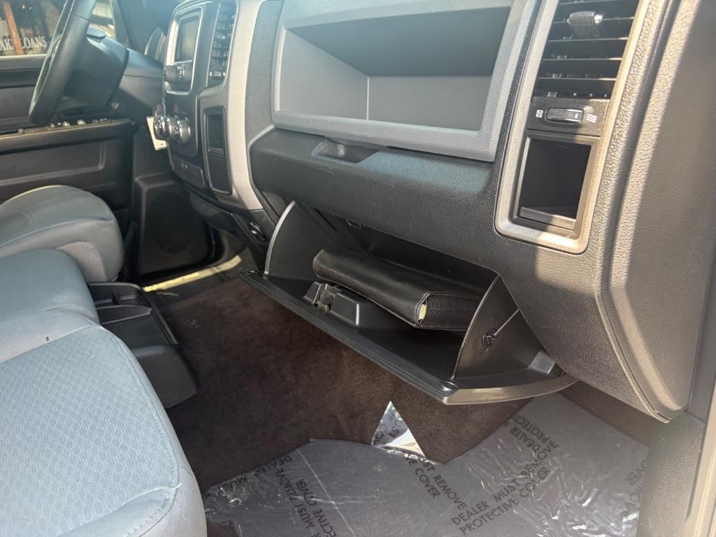 RAM 1500 Express 4x2 Crew Cab 5'7" Box 2018