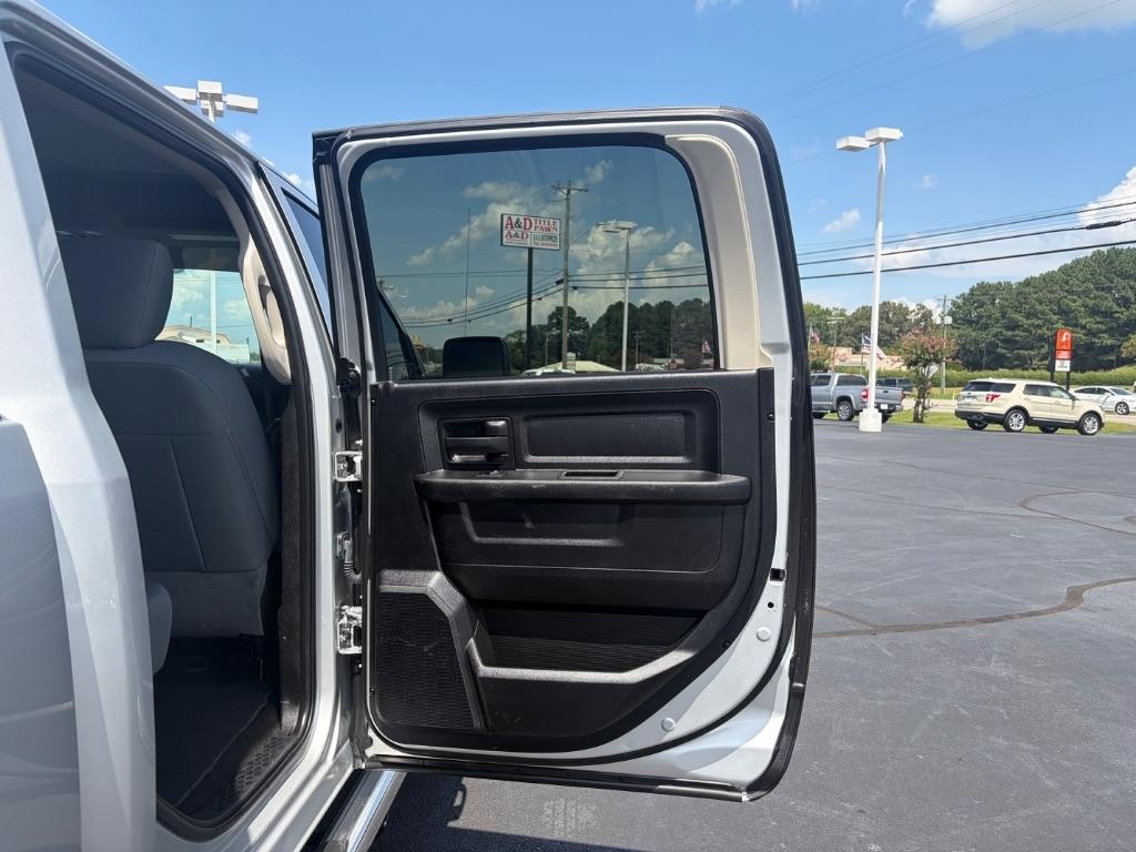 RAM 1500 Express 4x2 Crew Cab 5'7" Box 2018