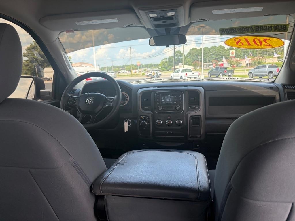 RAM 1500 Express 4x2 Crew Cab 5'7" Box 2018