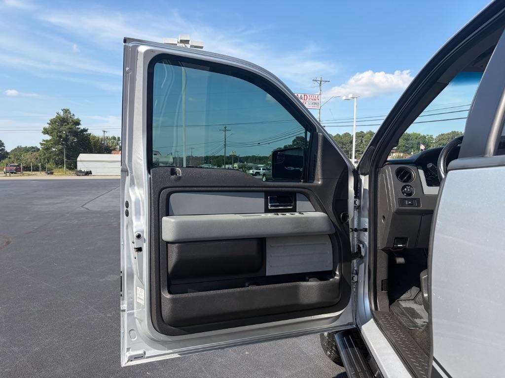 Ford F-150 2WD SuperCab 145" Lariat 2014