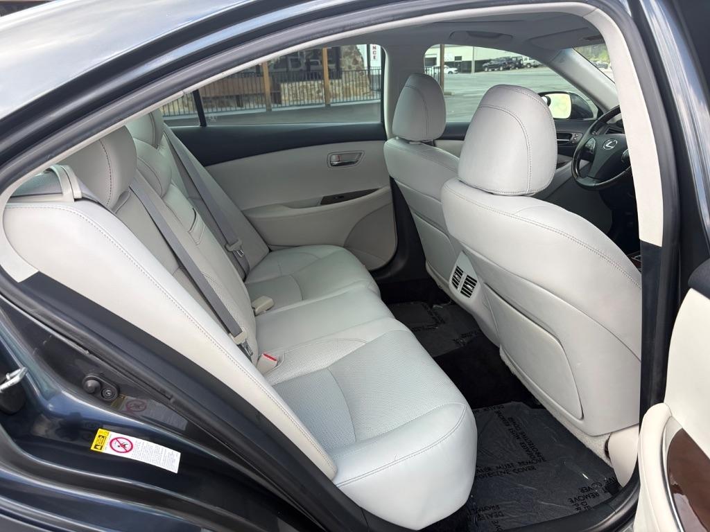 Lexus ES 350 4dr Sdn 2011