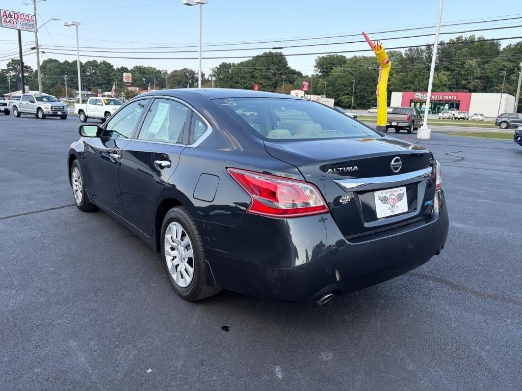 Nissan Altima 4dr Sdn I4 2.5 S 2013