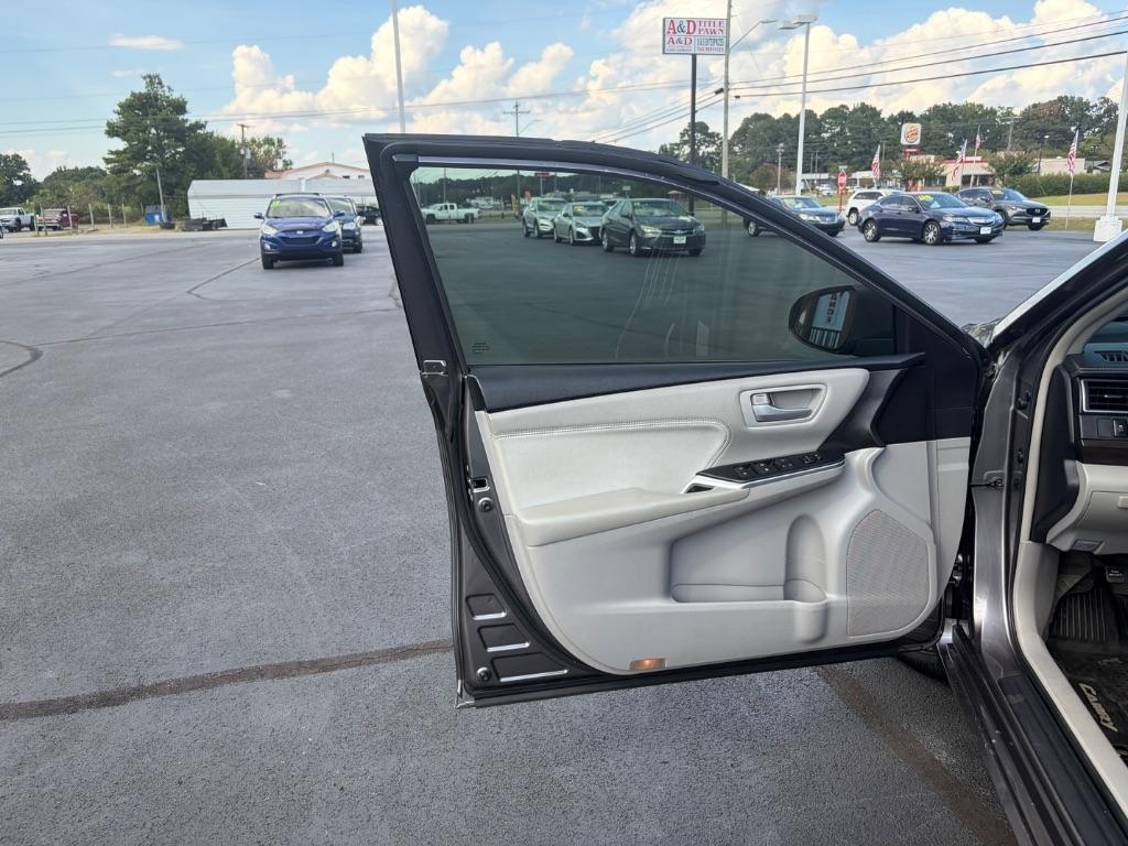 Toyota Camry XLE Auto (Natl) 2017