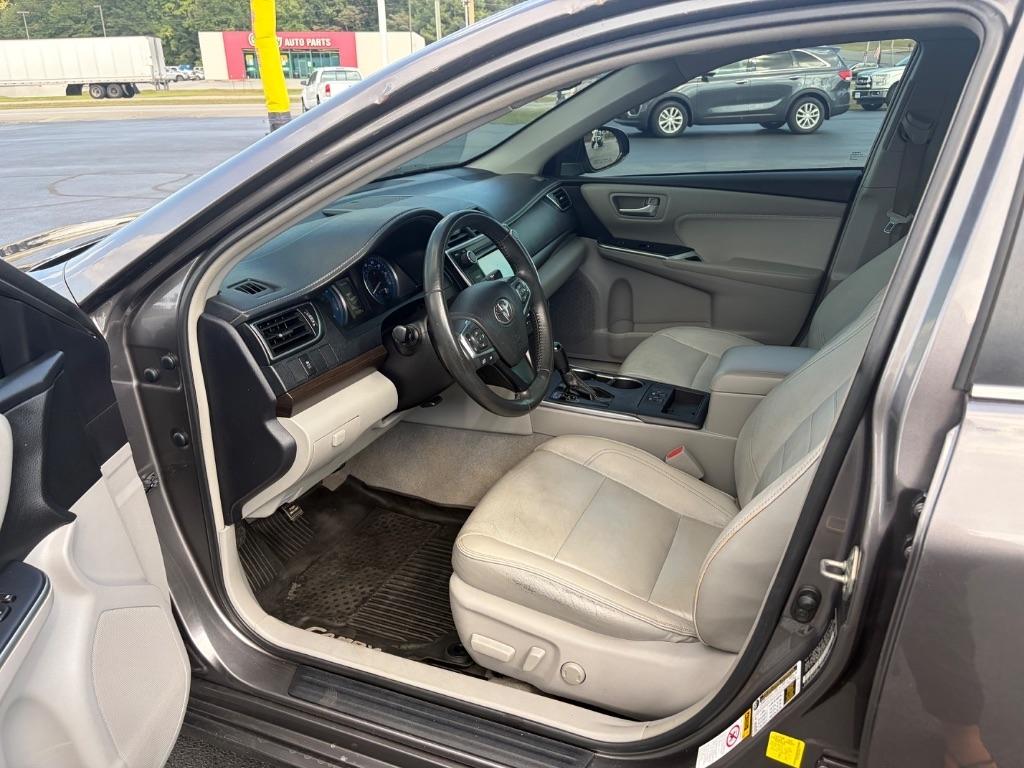 Toyota Camry XLE Auto (Natl) 2017