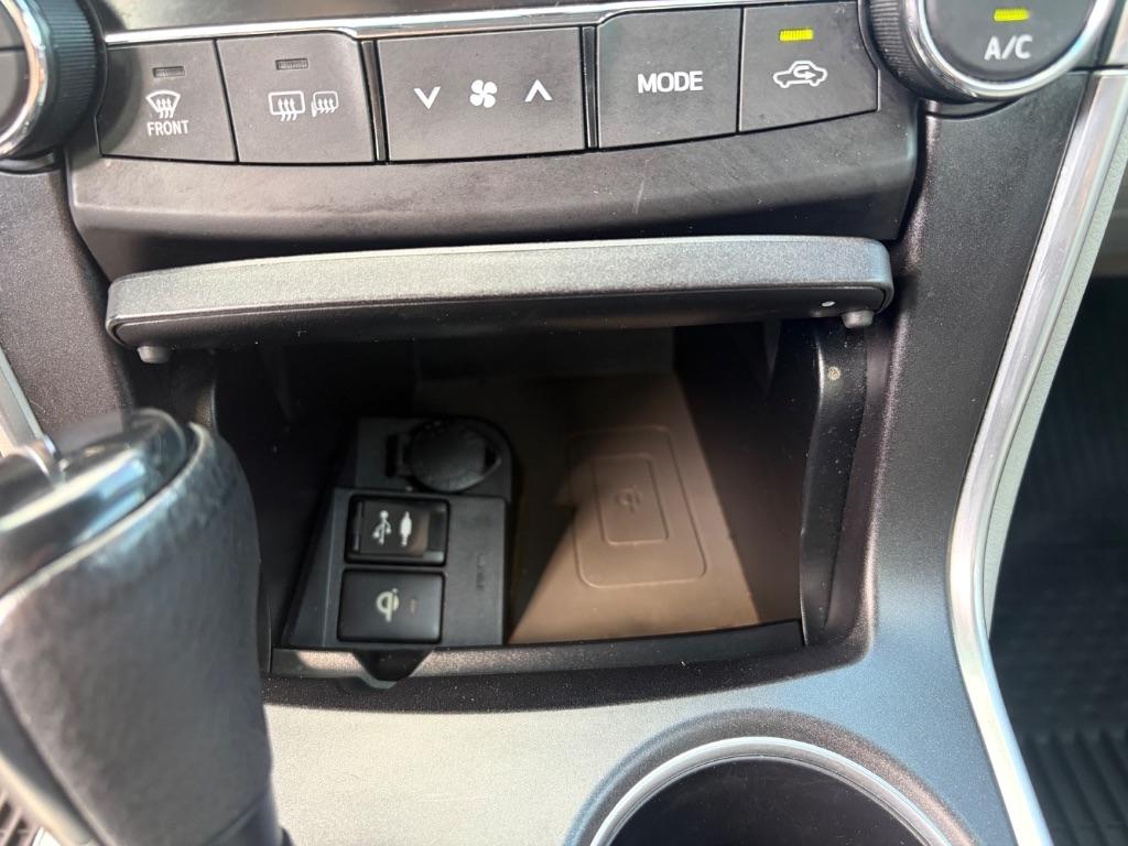 Toyota Camry XLE Auto (Natl) 2017