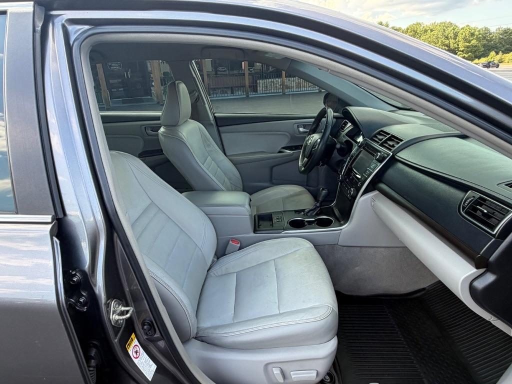 Toyota Camry XLE Auto (Natl) 2017