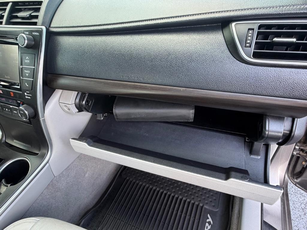 Toyota Camry XLE Auto (Natl) 2017