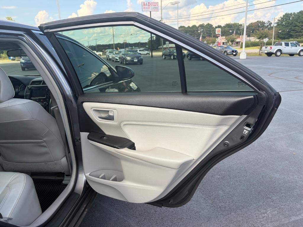 Toyota Camry XLE Auto (Natl) 2017