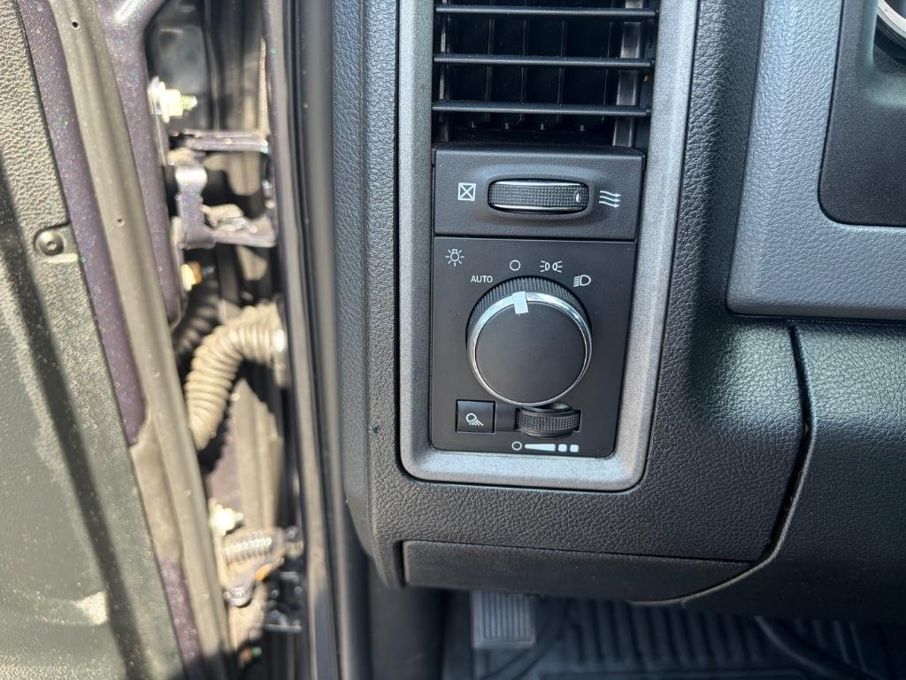 RAM 1500 Tradesman 4x2 Quad Cab 6'4" Box 2018